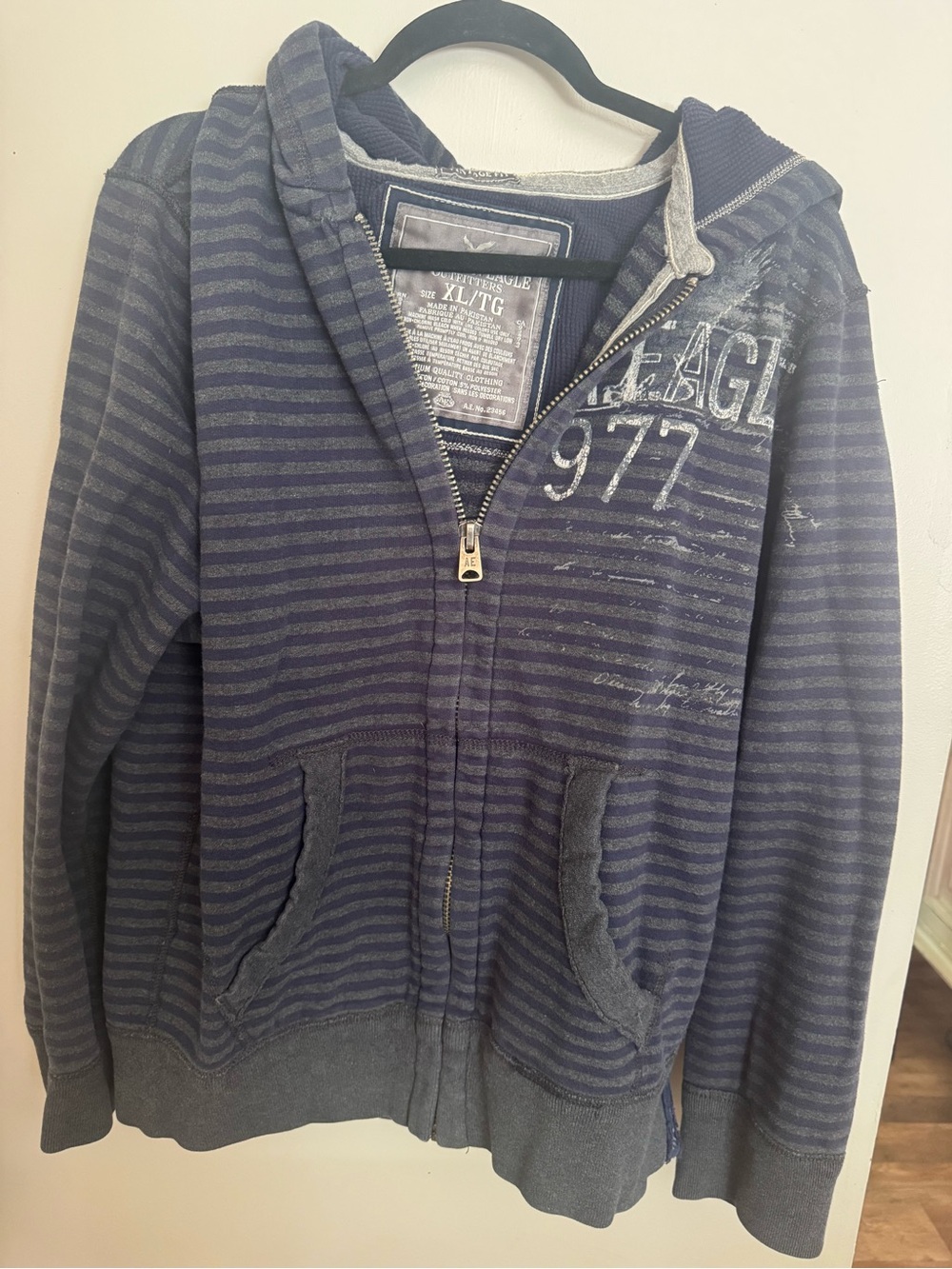 American Eagle Outfitters Gray Labeled XL/TG Size Tag